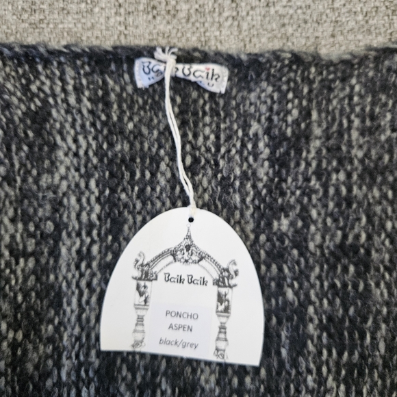 Baik Baik Honolulu Poncho Womens ONE SIZE NEW WITH TAGS ASPEN GREY/BLACK - Picture 5 of 9